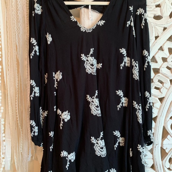 Free People Dresses & Skirts - Free People Black and White Floral Dress
